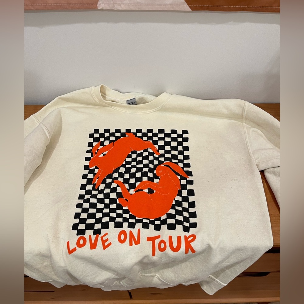 HARRY STYLES LOVE ON TOUR CREWNECK